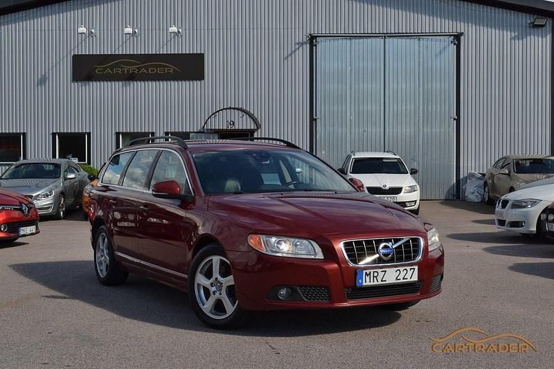 Röd Begagnad 2012 Volvo V70 Momentum Kombi | 99 900 kr (Marknadspris) - Bild 1/4
