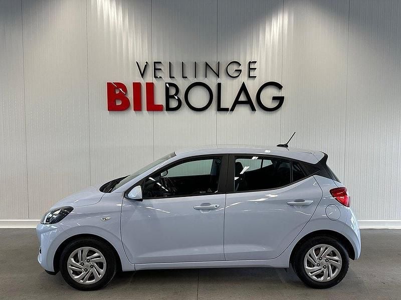 Blå Begagnad 2020 Hyundai i10 Essential Halvkombi | 139 500 kr (Marknadspris) - Bild 1/4