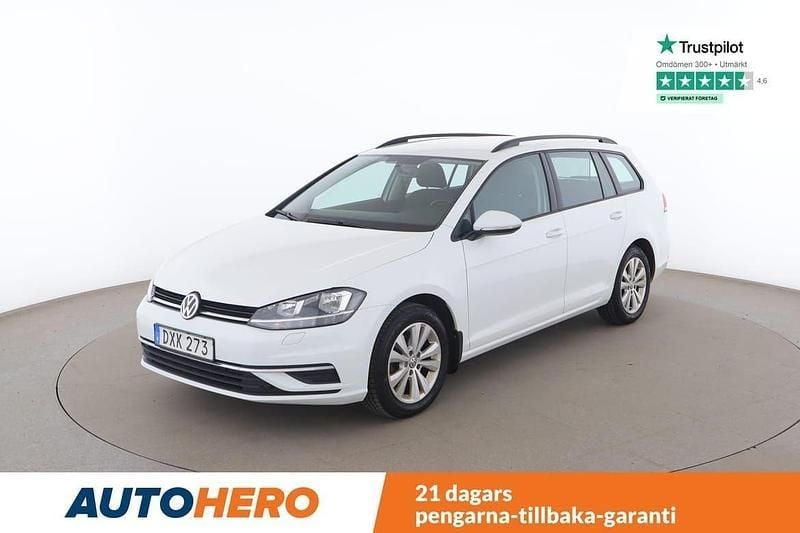 Vit Begagnad 2018 VW Golf VII Kombi | 139 000 kr (Marknadspris) - Bild 1/4