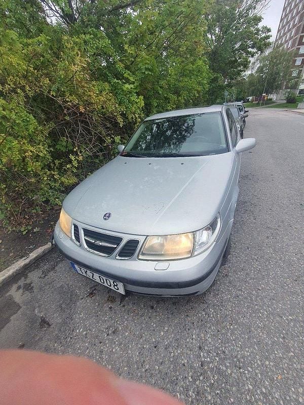 Grå Begagnad 2002 Saab 9-5 Sedan | 15 000 kr (Superpris) - Bild 1/3