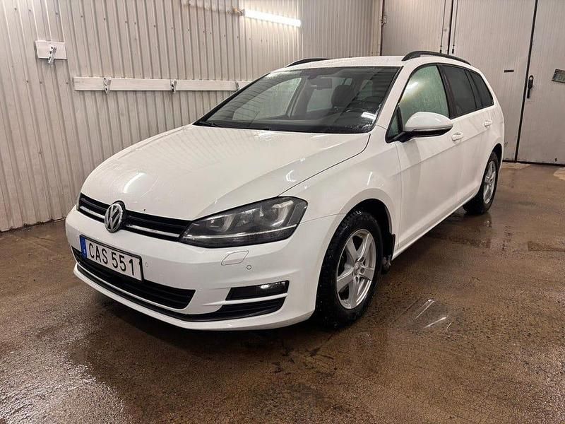Vit Begagnad 2014 VW Golf VII Kombi | 69 900 kr (Bra pris) - Bild 1/4