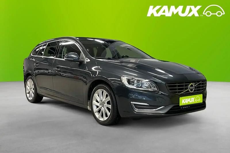 Silver/grå Begagnad 2015 Volvo V60 Momentum Kombi | 119 800 kr (Marknadspris) - Bild 1/4