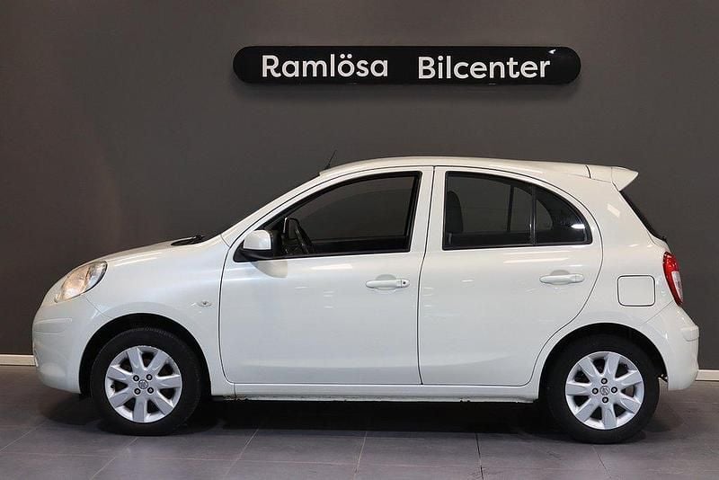 Vit Begagnad 2013 Nissan Micra Halvkombi | 38 899 kr (Marknadspris) - Bild 1/4