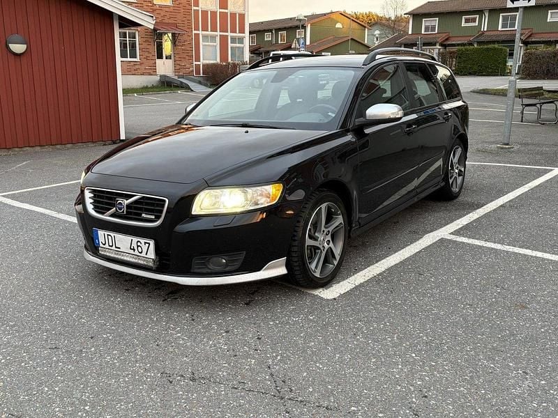 Svart Begagnad 2009 Volvo V50 R-Design Kombi | 90 000 kr (Dyr) - Bild 1/4