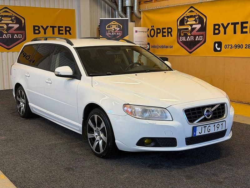 Begagnad Volvo V70 Momentum 145 HK (106 kW) 2009 Vit Kombi