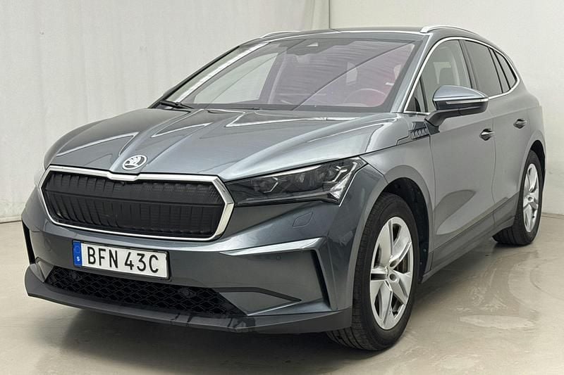 Grå Begagnad 2022 Skoda Enyaq iV Family SUV | 334 000 kr (Bra pris) - Bild 1/4