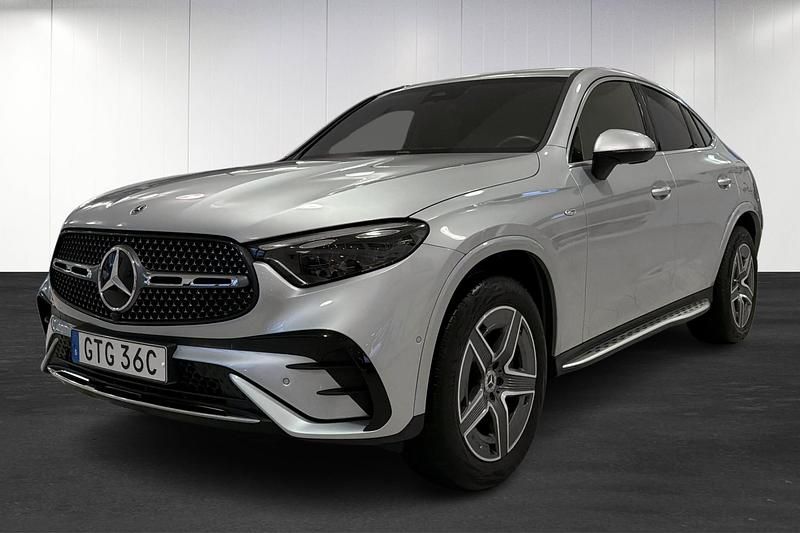 Begagnad 2025 Mercedes GLC300e AMG line Sportkupé | 819 900 kr (Lite dyr) - Bild 1/4