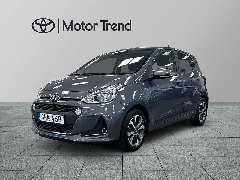 Grå Begagnad 2019 Hyundai i10 Premium Halvkombi | 119 900 kr - Bild 1/4