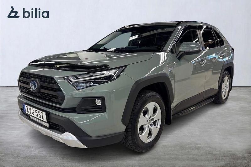 Grön Begagnad 2022 Toyota RAV4 Hybrid SUV | 379 900 kr (Lite dyr) - Bild 1/3