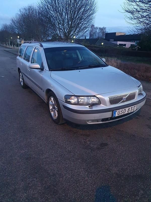 Begagnad 2004 Volvo V70 Kombi | 19 000 kr (Marknadspris) - Bild 1/4