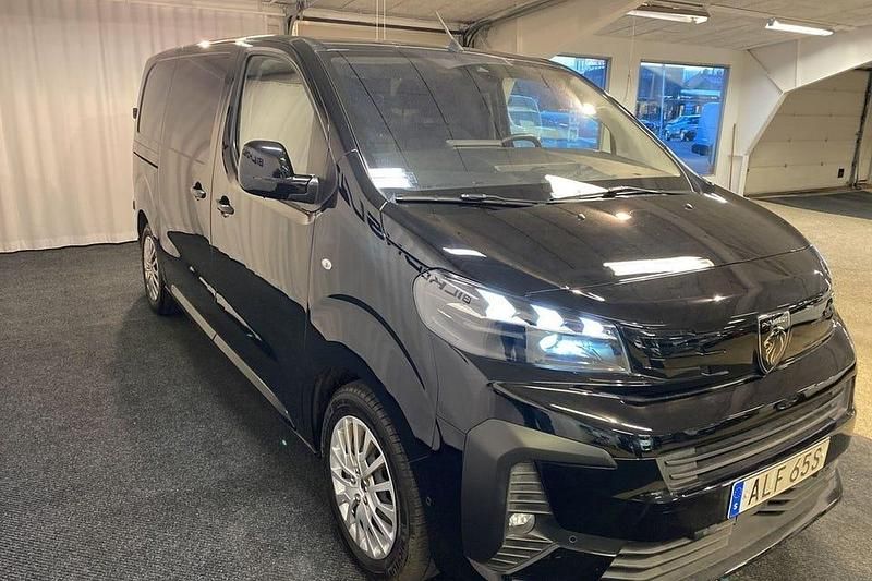 Begagnad Peugeot e-Expert 100 kW (136 HK) 2024 Svart Van