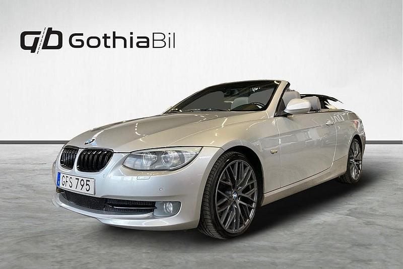 Begagnad BMW 325 204 HK (150 kW) 2011 Grå Cab