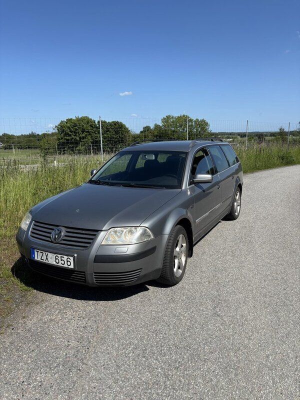 Grå Begagnad 2003 VW Passat Trendline Kombi | 13 500 kr (Marknadspris) - Bild 1/4