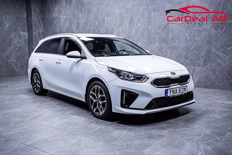 Vit Begagnad 2019 Kia Ceed Sportswagon GT-Line Kombi | 178 800 kr (Marknadspris) - Bild 1/4