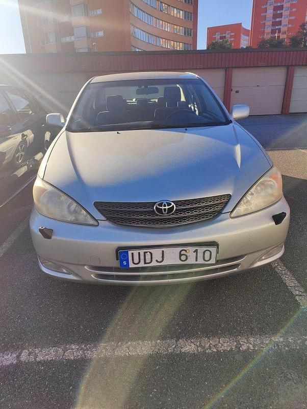 Silver Begagnad 2003 Toyota Camry Sedan | 39 999 kr (Dyr) - Bild 1/4