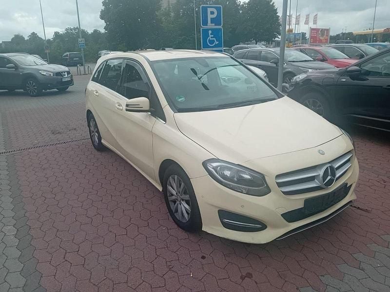 Begagnad 2016 Mercedes B180 Minibuss | 56 000 kr - Bild 1/4