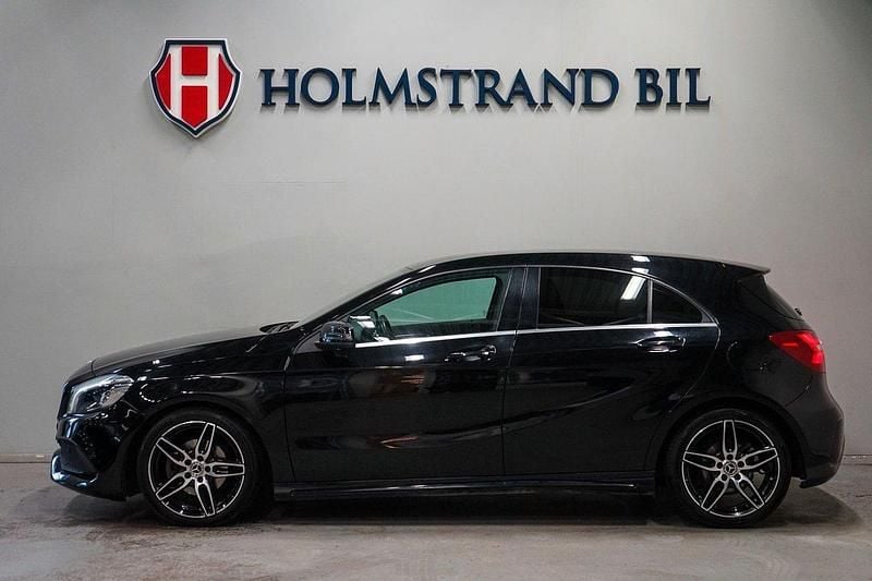Svart Begagnad 2018 Mercedes A180 Style Halvkombi | 179 800 kr (Bra pris) - Bild 1/4