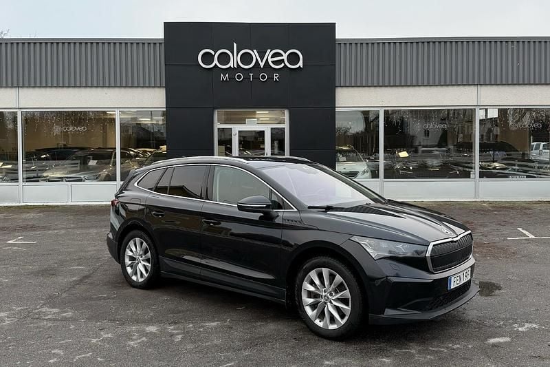Svart Begagnad 2022 Skoda Enyaq iV SUV | 239 900 kr (Superpris) - Bild 1/4