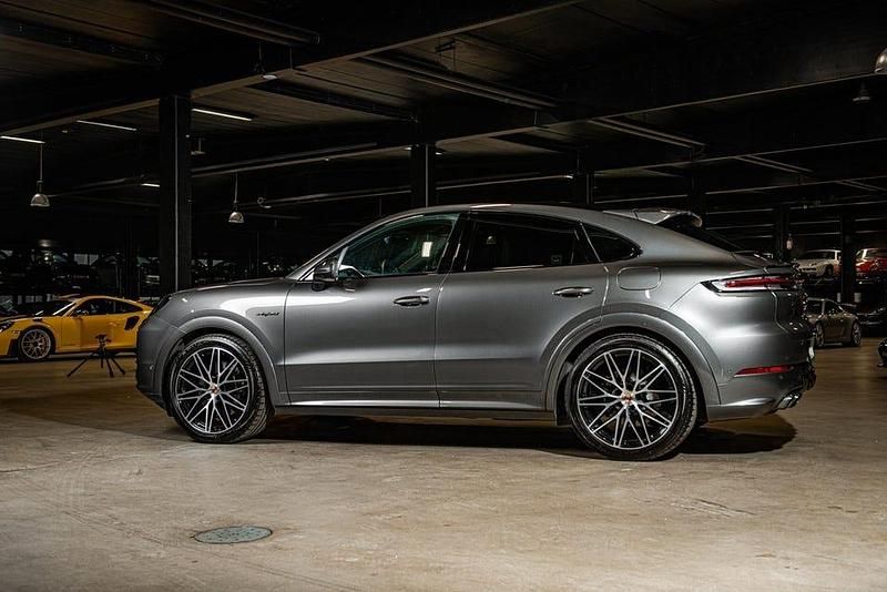 Begagnad Porsche Cayenne 471 HK (346 kW) 2025 Grå SUV