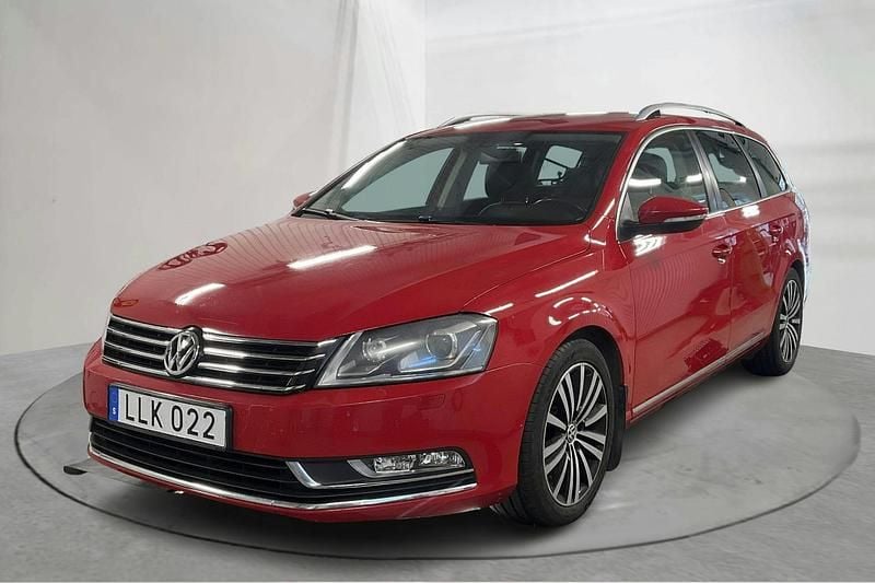 Röd Begagnad 2013 VW Passat | 87 000 kr (Bra pris) - Bild 1/4