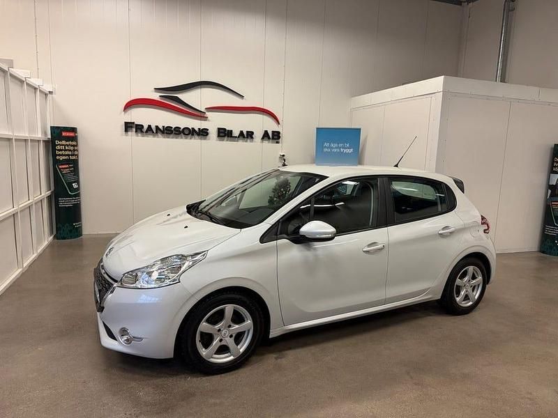 Begagnad 2015 Peugeot 208 Halvkombi | 104 900 kr (Lite dyr) - Bild 1/4