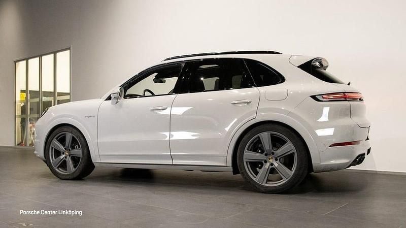 Begagnad Porsche Cayenne 305 HK (224 kW) 2023 Grå SUV