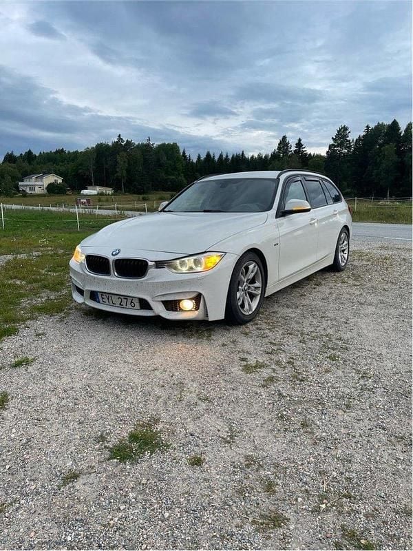 Vit Begagnad 2015 BMW 318 Kombi | 89 000 kr - Bild 1/3