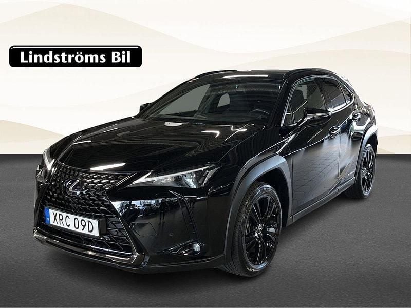 Svart Begagnad 2022 Lexus UX 250h SUV | 299 000 kr (Marknadspris) - Bild 1/3
