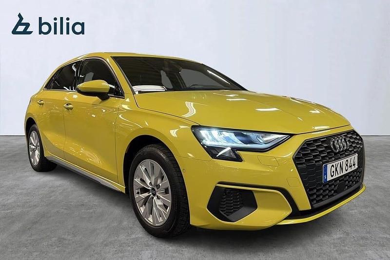 Begagnad Audi A3 Proline 207 HK (152 kW) 2024 Gul Sedan