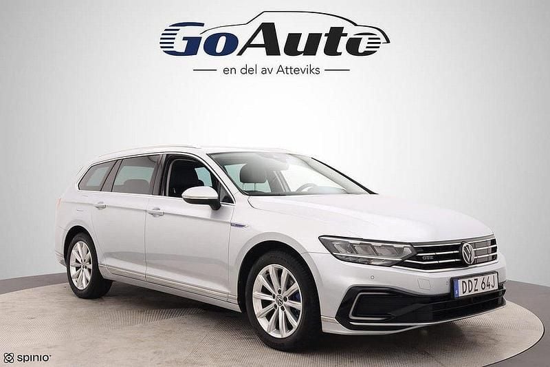 Silver Begagnad 2022 VW Passat GTE Kombi | 274 500 kr (Marknadspris) - Bild 1/4