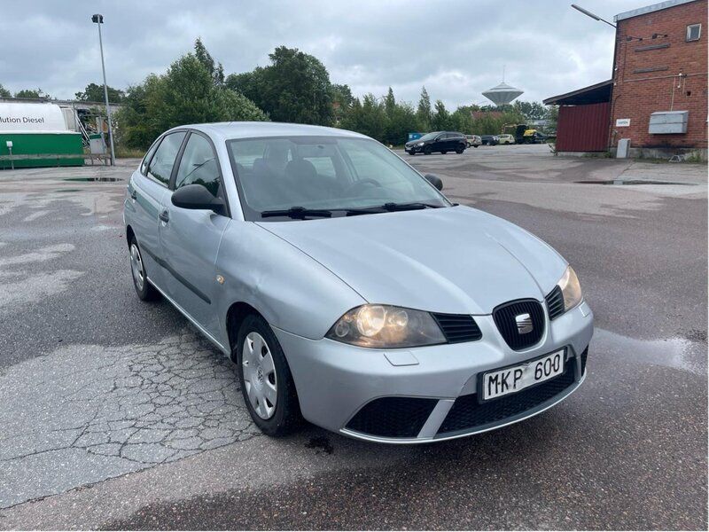 Silver Begagnad 2008 Seat Ibiza Halvkombi | 13 900 kr (Marknadspris) - Bild 1/4