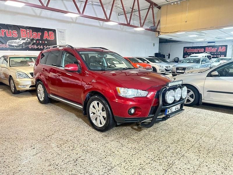 Mörkröd Begagnad 2011 Mitsubishi Outlander SUV | 59 900 kr (Marknadspris) - Bild 1/4