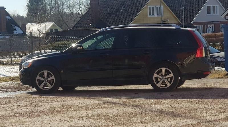 Begagnad 2011 Volvo V50 Summum Kombi | 45 000 kr (Bra pris) - Bild 1/3