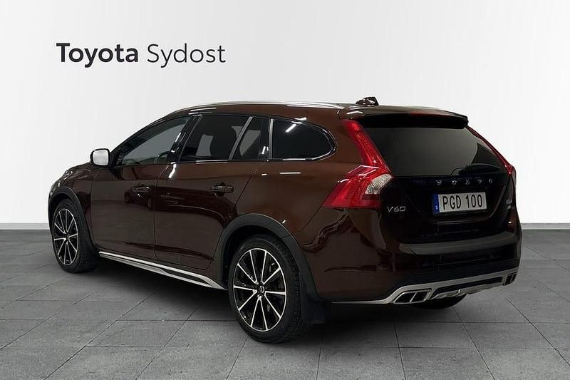 Begagnad Volvo V60 CC 223 HK (164 kW) 2017 Brun Kombi
