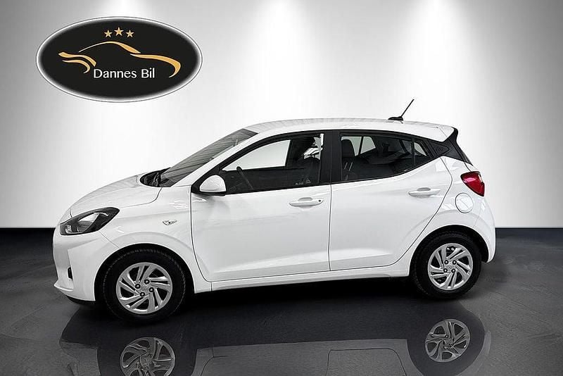Begagnad Hyundai i10 Essential 67 HK (49 kW) 2022 Vit Halvkombi