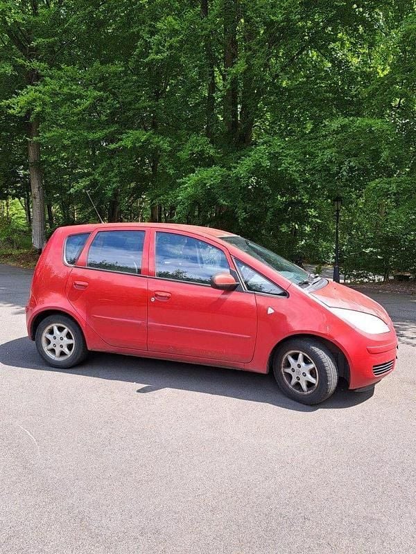 Röd Begagnad 2007 Mitsubishi Colt Halvkombi | 9 500 kr (Bra pris) - Bild 1/4