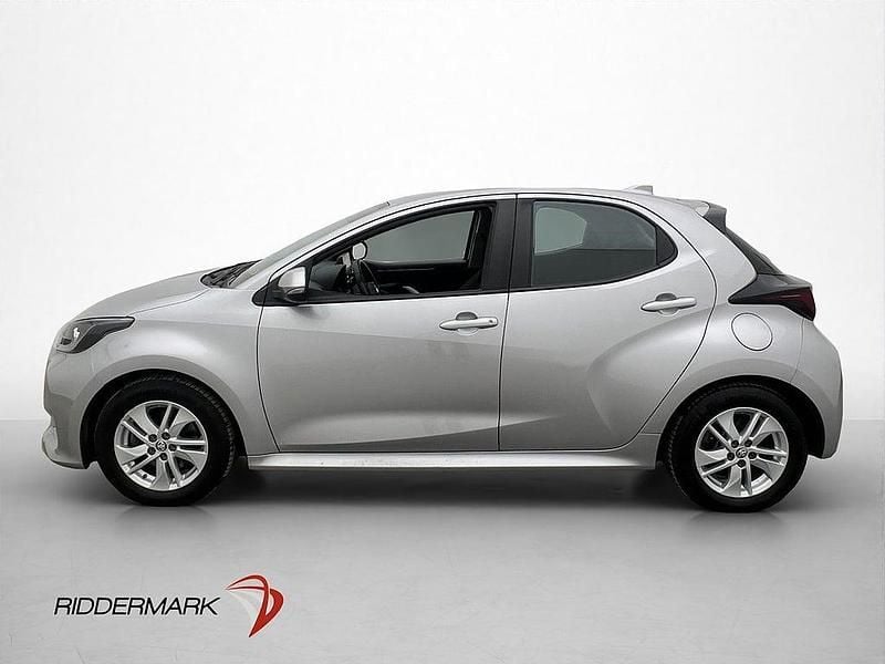 Begagnad Toyota Yaris Hybrid Active 116 HK (85 kW) 2022 Silver Halvkombi