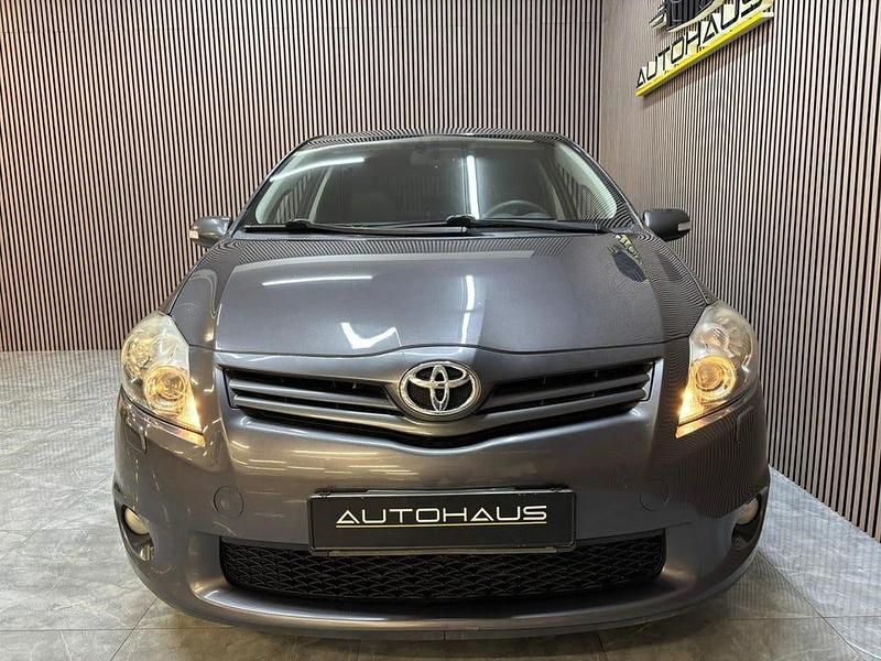 Begagnad Toyota Auris 177 HK (130 kW) 2010 Grå Halvkombi