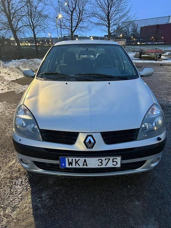 Begagnad Renault Clio R.S. 75 HK (55 kW) 2005 Halvkombi