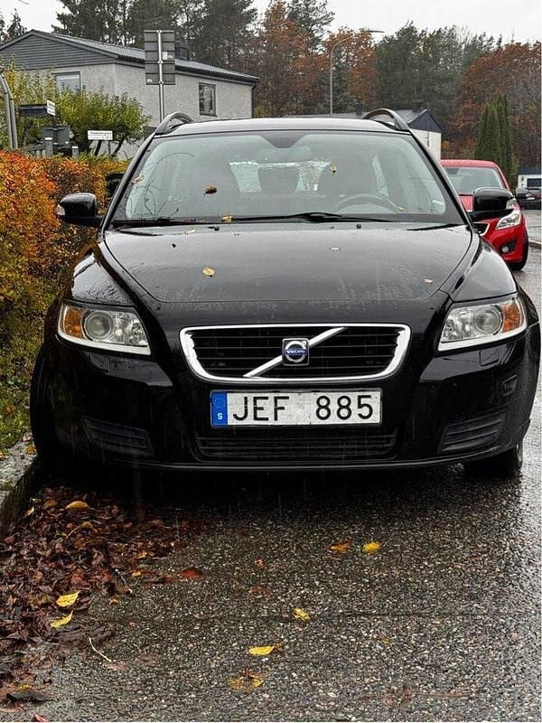 Svart Begagnad 2009 Volvo V50 Kinetic Kombi | 18 000 kr (Superpris) - Bild 1/4