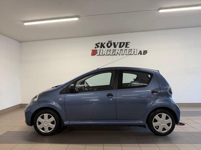 Blå Begagnad 2009 Toyota Aygo Halvkombi | 46 500 kr (Marknadspris) - Bild 1/4