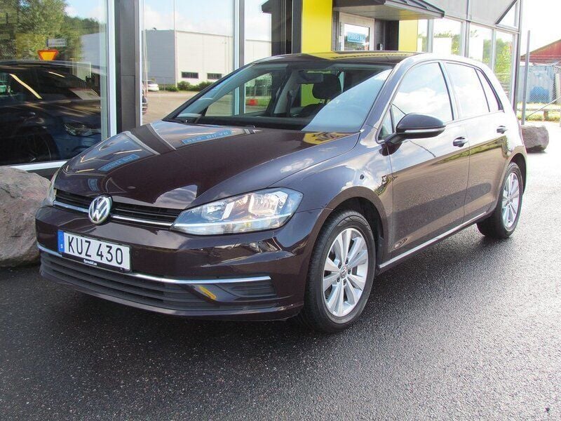 Svart rubin Begagnad 2017 VW Golf VII Halvkombi | 179 500 kr (Marknadspris) - Bild 1/4