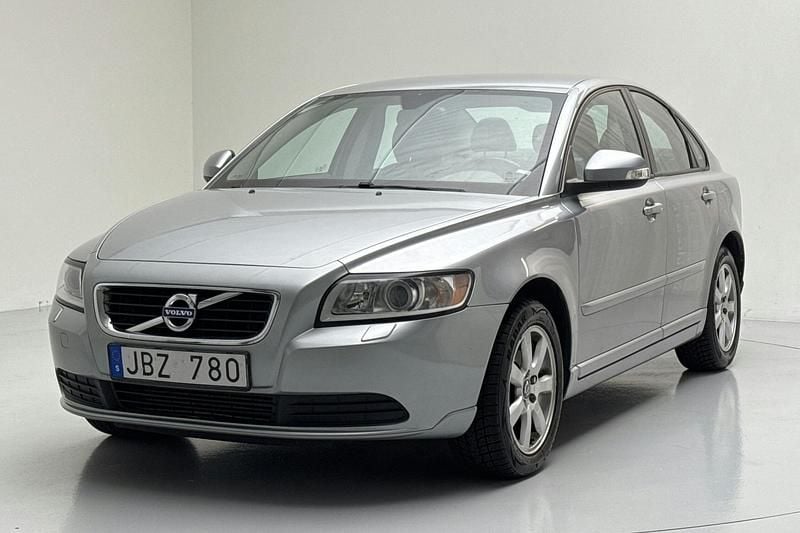 Silver Begagnad 2011 Volvo S40 Kinetic Sedan | 90 000 kr - Bild 1/4