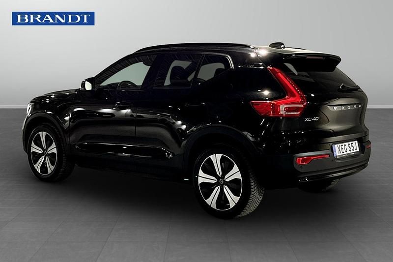 Begagnad Volvo XC40 Single Motor 175 kW (238 HK) 2023 Svart SUV