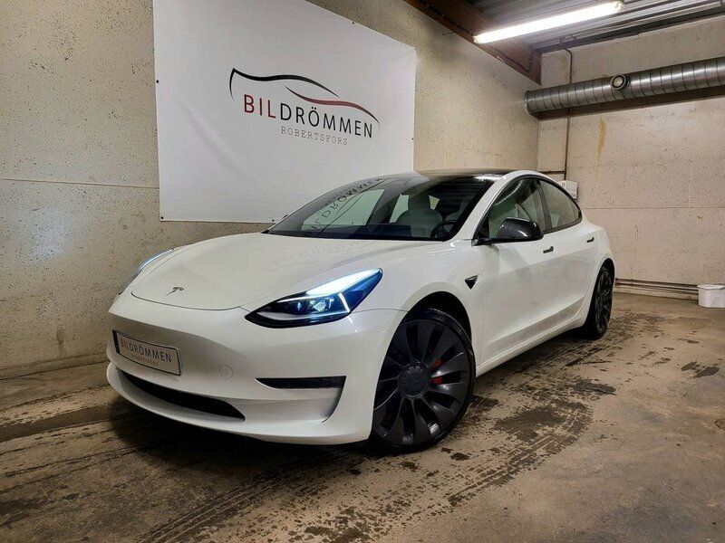 Vit Begagnad 2021 Tesla Model 3 Performance Sedan | 524 500 kr - Bild 1/4