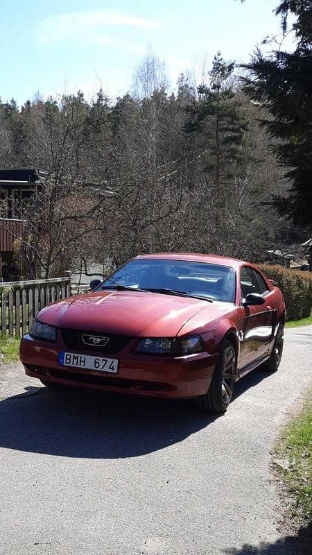 Röd Begagnad 2004 Ford Mustang Sportkupé | 60 000 kr (Bra pris) - Bild 1/4