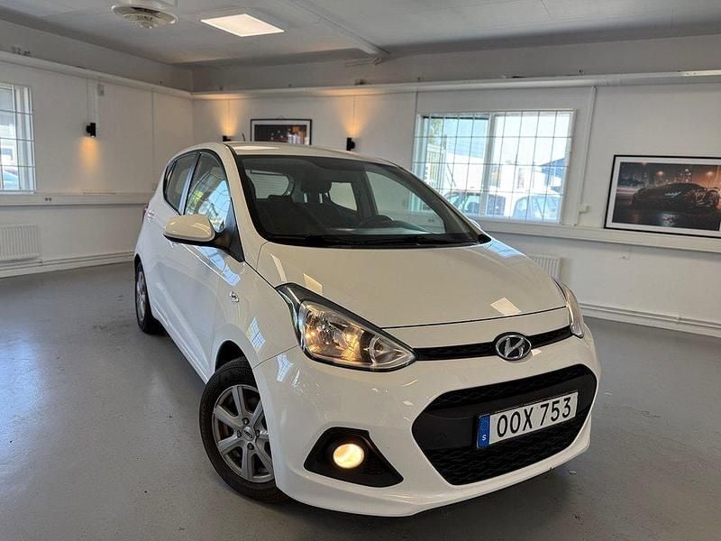 Vit Begagnad 2014 Hyundai i10 Halvkombi | 39 900 kr (Bra pris) - Bild 1/4