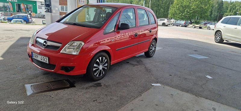 Röd Begagnad 2006 Opel Meriva Minibuss | 25 000 kr - Bild 1/4