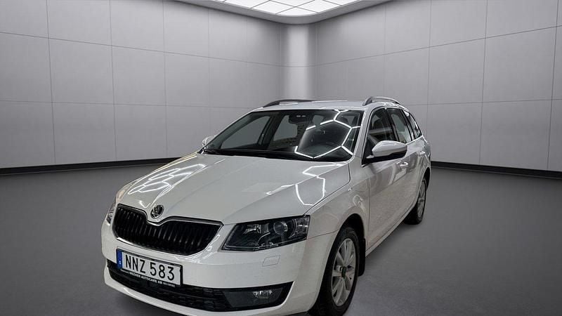Vit Begagnad 2015 Skoda Octavia Ambition Kombi | 132 500 kr (Lite dyr) - Bild 1/4