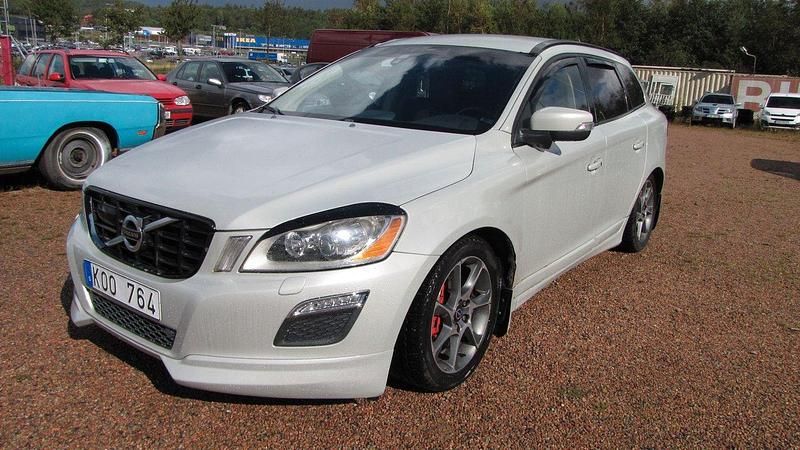 Vit Begagnad 2009 Volvo XC60 Summum SUV | 89 000 kr (Lite dyr) - Bild 1/4